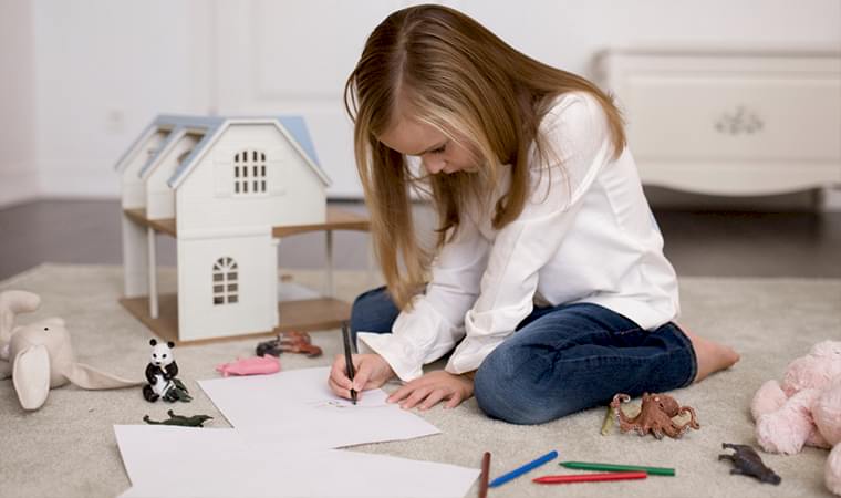 Eğlenceli Öğrenme: Ev İçi Ahşap Oyun Evleri ve Eğitim