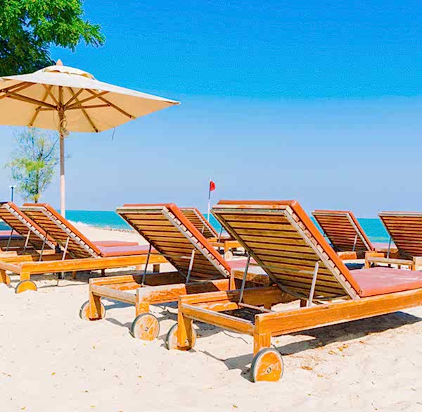 Ahşap Plaj ve Havuz